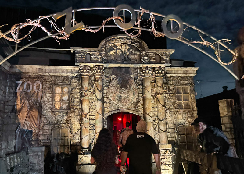 Your Ghoulish Guide to Knott’s Scary Farm - The Zoo Entrance