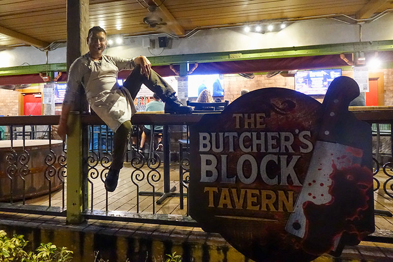 SeaWorld Orlando Howl-O-Scream - Butcher's Block Tavern