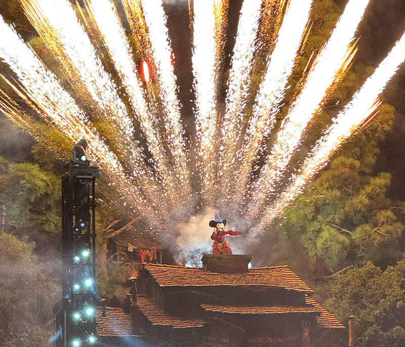 Disneyland Tips to Maximize Your Time - Mickey in Fantasmic!