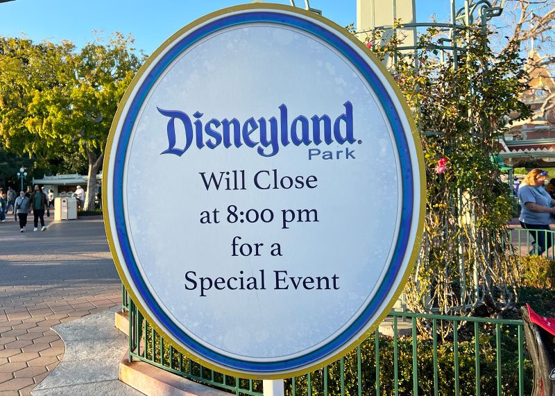 Cheapest Days to Visit Disneyland - Disneyland closing early sign
