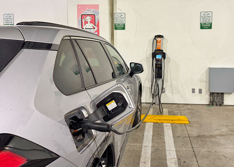 Universal Studios Hollywood Parking - Car charging at ET