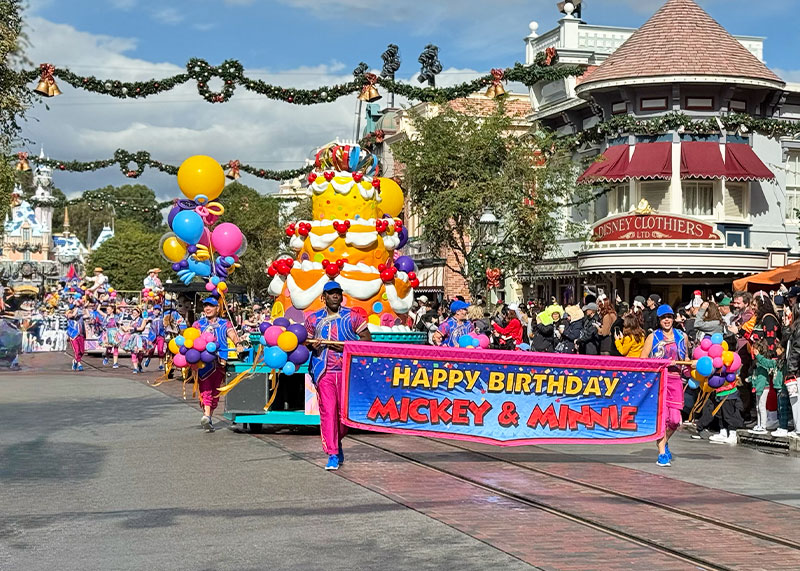 Full ~Frogtastic~ Guide to Disneyland Events - Birthday cavalcade
