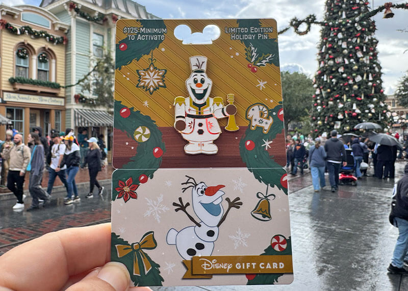 Guide to the ~Hoppiest~ Holidays at Disneyland - Gift card and free pin
