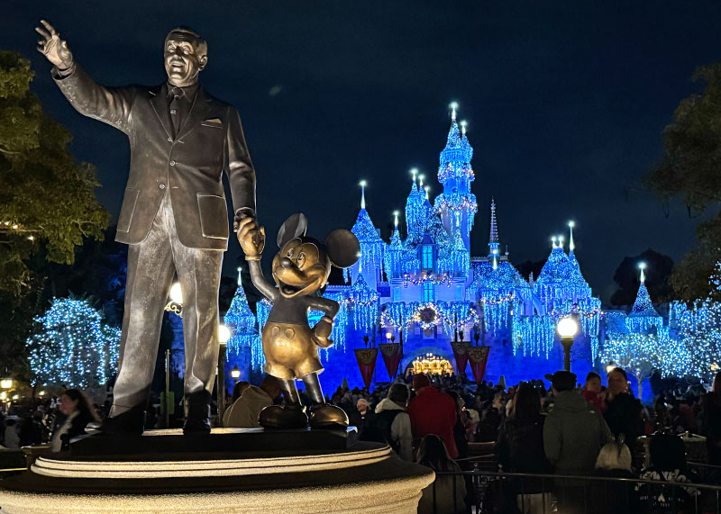 Guide to the ~Hoppiest~ Holidays at Disneyland - Partners Statue and castle at night