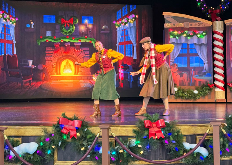 Guide to the ~Hoppiest~ Holidays at Disneyland - performers
