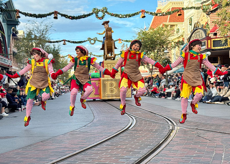 Guide to the ~Hoppiest~ Holidays at Disneyland - Elves leaping in the air