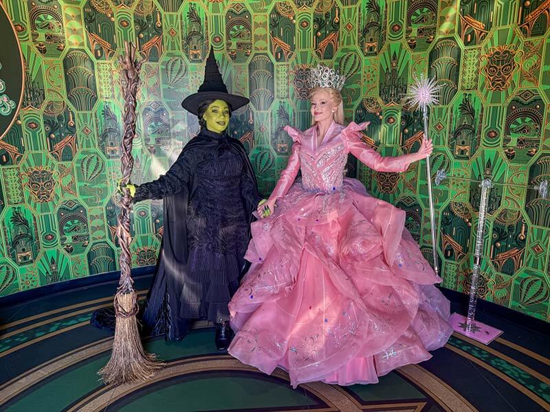 Wicked Experiences Universal - Elphaba and Glinda