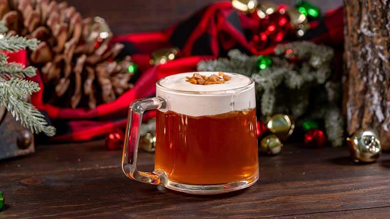 Our Guide to the Yummiest Holiday Treats & Foods at Disneyland Resort - Hot Cider at Royal Street Veranda