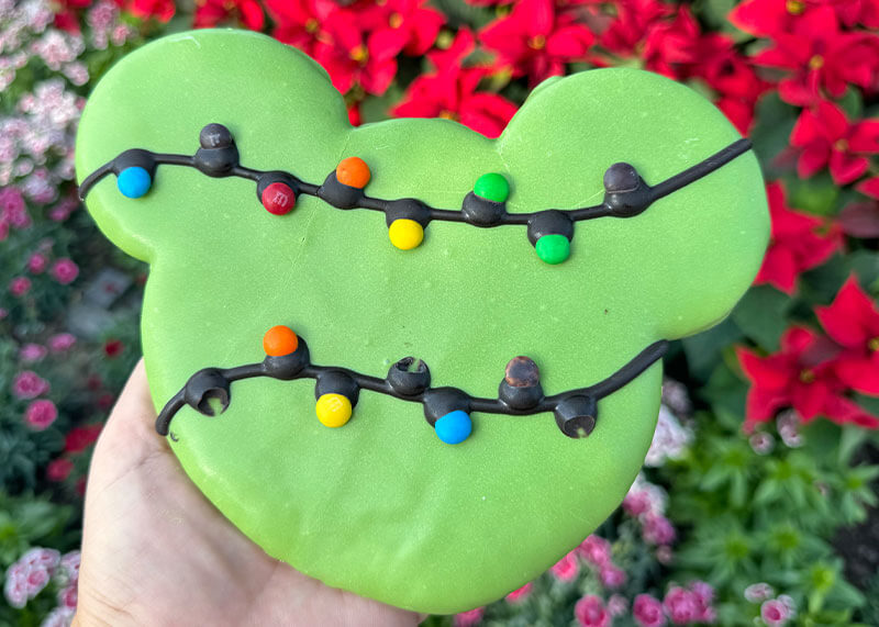 All the Disney California Adventure Holiday Food and Beverages - Light cookie