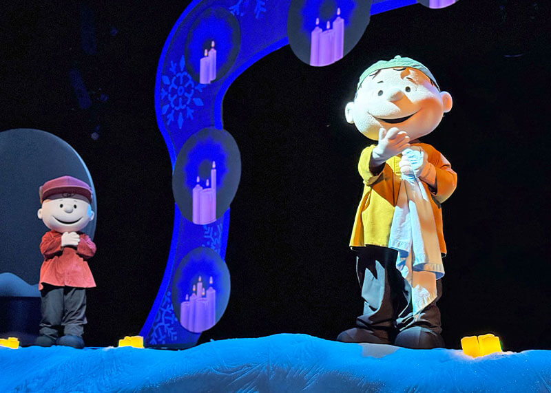 Our Festive Guide to Knott's Merry Farm - Linus and Charlie Brown