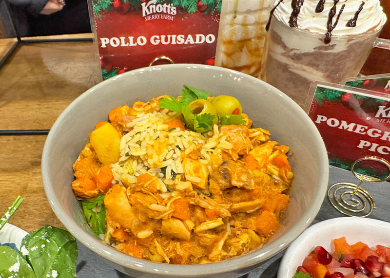 Our Festive Guide to Knott's Merry Farm - Pollo guisado