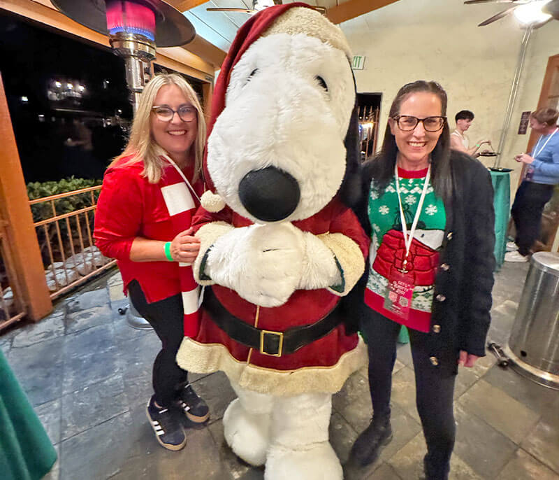 Our Festive Guide to Knott's Merry Farm - Santa Snoopy
