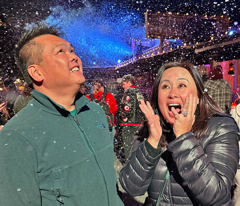 Our Festive Guide to Knott's Merry Farm - Snow and Glow