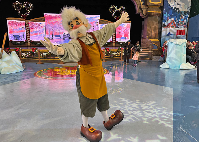 Where to Meet Santa at Disneyland Resort _Geppetto