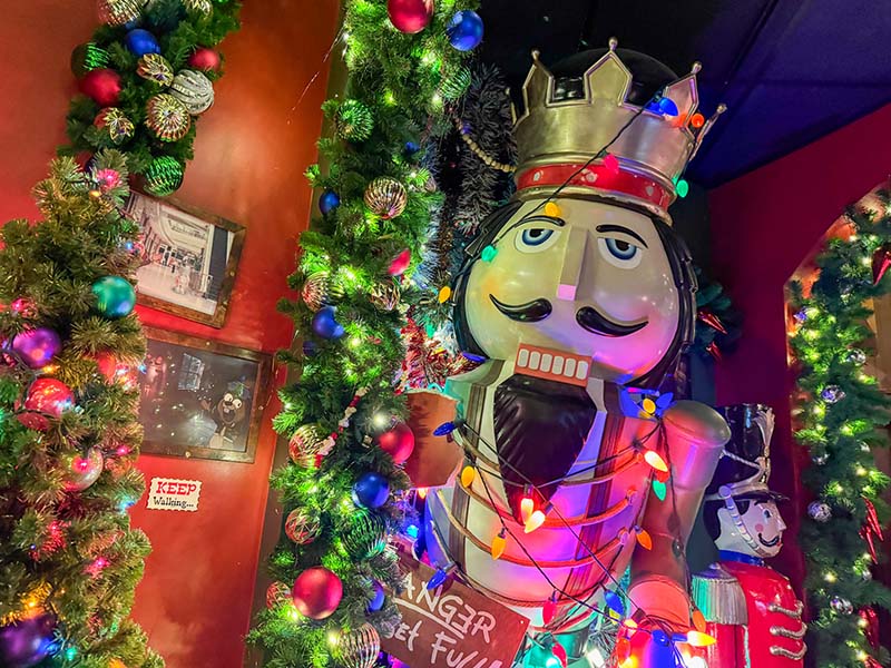 Universal Orlando Holidays - Tribute Store