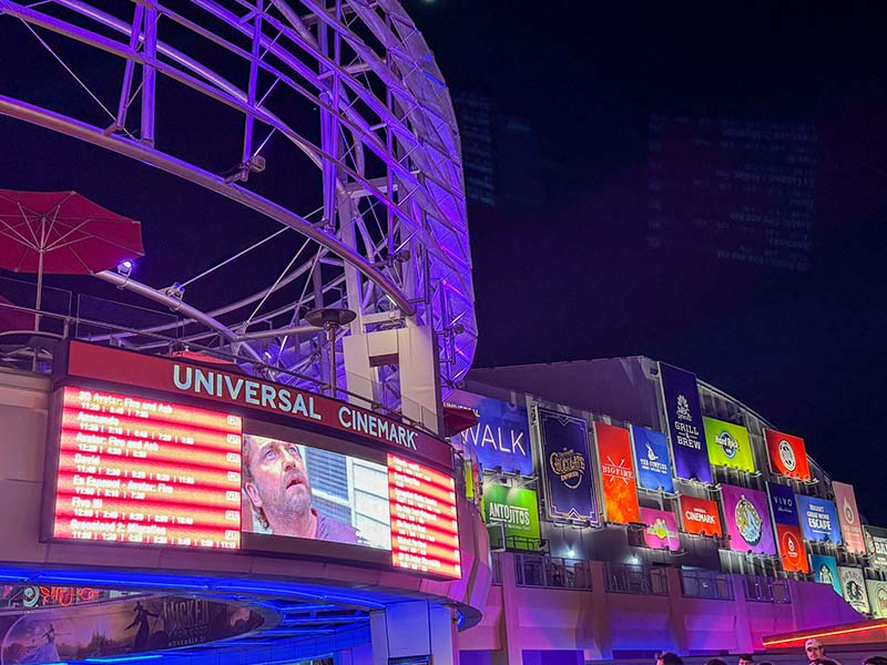 Romantic Universal Orlando - Cinemark