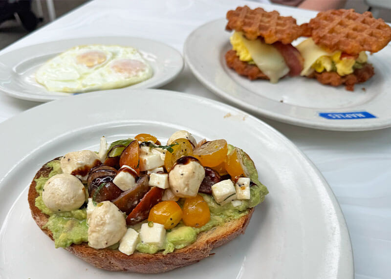 A Complete Guide to the Downtown Disney District at Disneyland - Breakfast at Naples