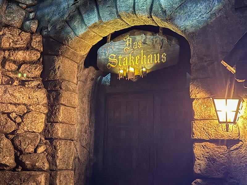 Universal Dark Universe - Das Stakehaus
