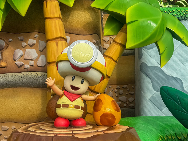 Captain Toad Animatronic on Yoshi's Adventure
