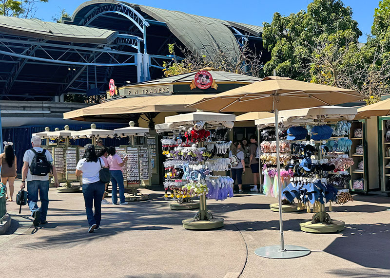 A Complete Guide to the Downtown Disney District at Disneyland - Pin Traders