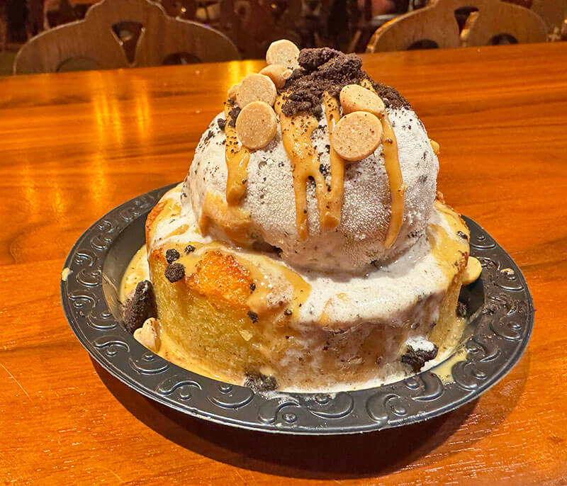 All the Details About Disney Channel Nite at Disneyland - Peanut trapped