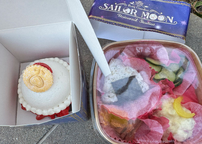 Fan Fest Nights Food - Sailor Moon cupcake and bento