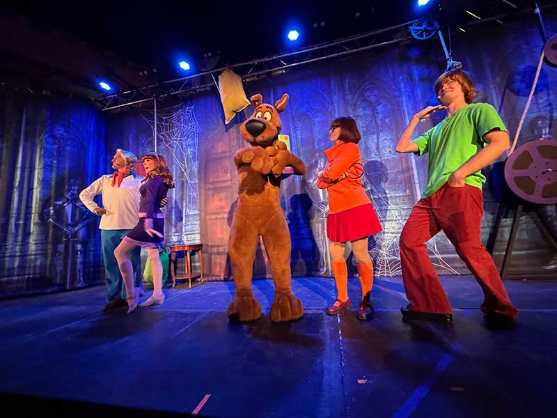 Scooby-Doo and gang at Fan Fest Nights