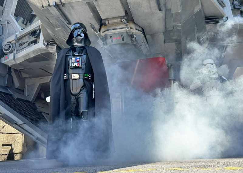 Guide to the Roaming Characters of Star Wars: Galaxy’s Edge at Disneyland Resort - Darth Vader arriving