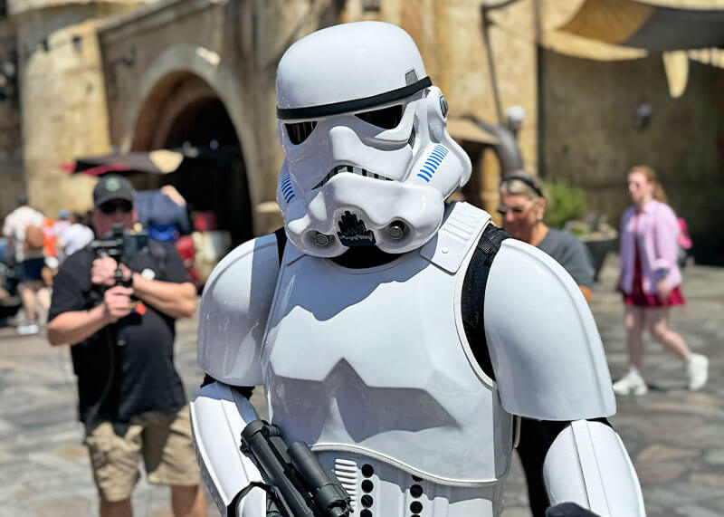 ∼Ribbeting∼ Guide to the Roaming Characters of Star Wars: Galaxy’s Edge at Disneyland Resort - Stormtroopers
