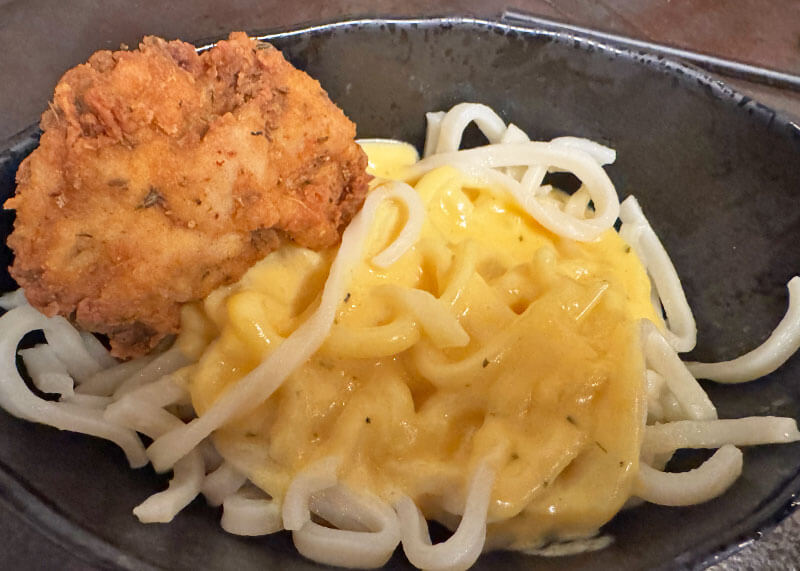 Galactic Guide to Star Wars: Galaxy's Edge Food and Drink - Kids Meal Youngling Cheesy Noodles with Fried Chicken at Disneyland Docking Bay 7