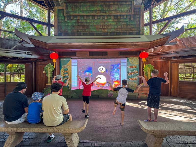 Characters Universal Orlando - Po Live