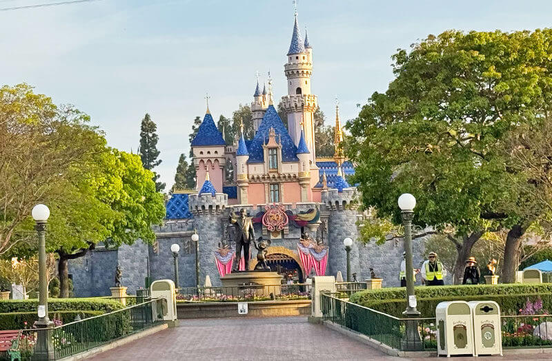 Disneyland’s Summer Hoppenings: Everything New, Returning and Extended for Summer 2026-Disneyland castle