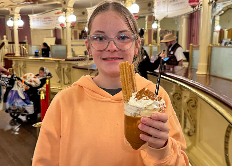 Cookie Butter Churro Sundae Golden Horseshoe