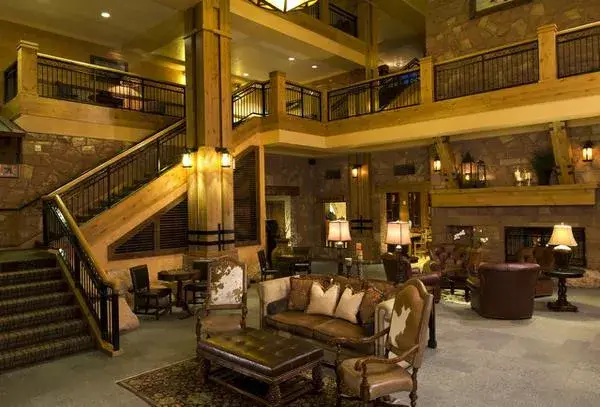 03_lobby copy.jpg