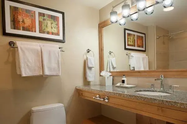 1002_bathroom_01 copy.jpg