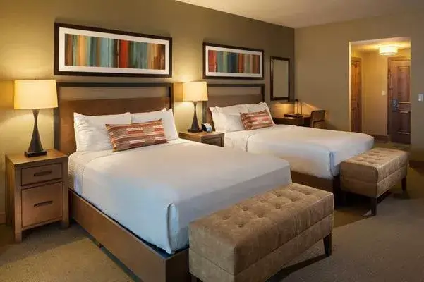 102_bedroom_01 copy.jpg