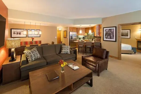1411_livingroom_02 copy.jpg