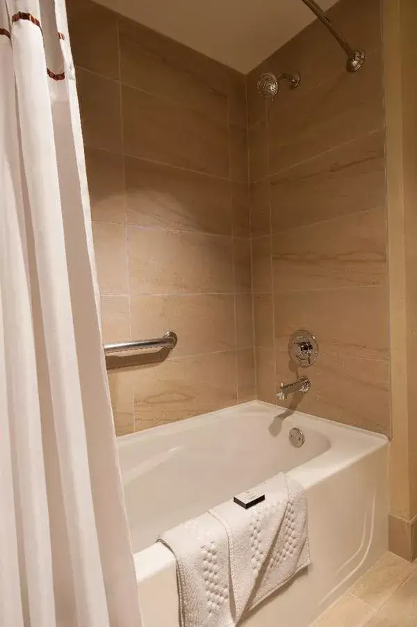 206_bathroom_03 copy.jpg
