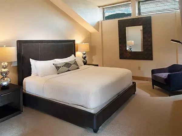 301_bedroom copy.jpg