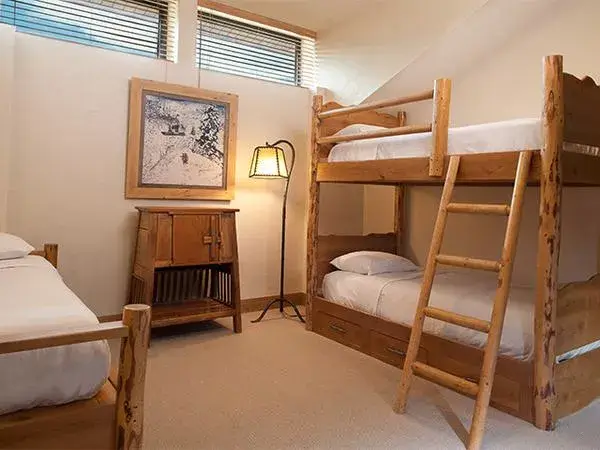 304_bedroom copy.jpg