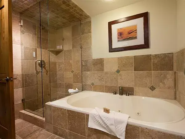 305_bathroom copy.jpg
