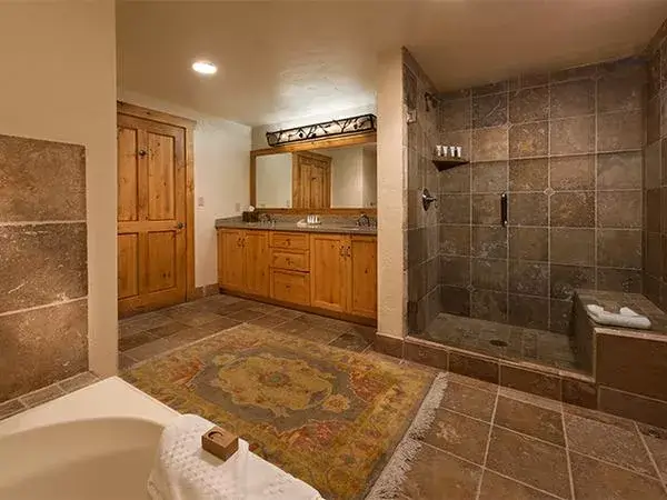306_bathroom copy.jpg