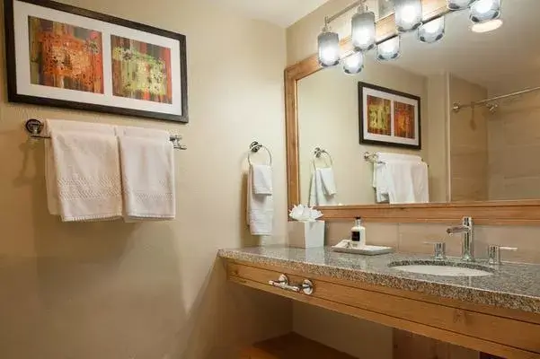 406_bathroom_04 copy 3.jpg
