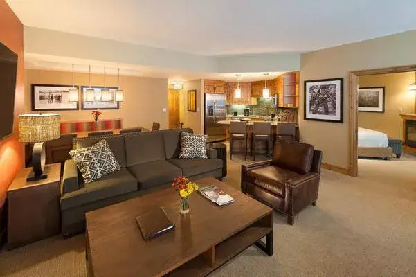 504_livingroom_01 copy.jpg
