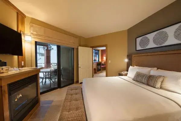 601_bedroom copy.jpg