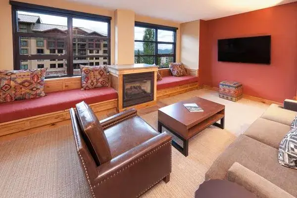 803_livingroom_01 copy.jpg