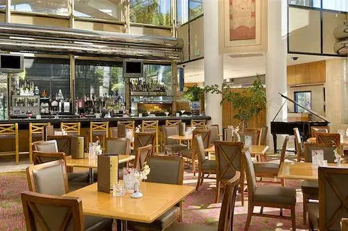 Dining_01.jpg