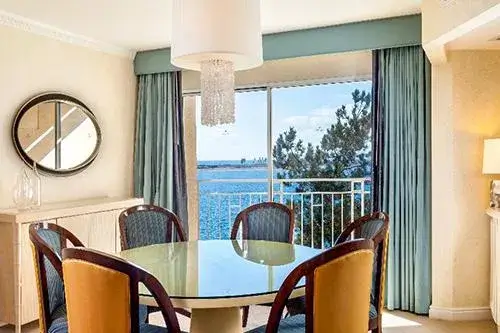 dining table in room.jpg