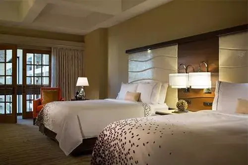 Queen_guestroom_01.jpg