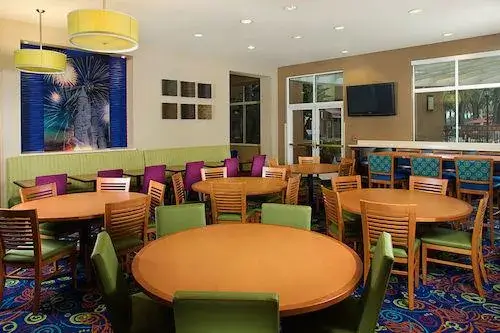 Dining_01.jpg